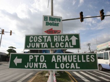 Transportistas nicaragüenses se quejan por impuesto en Costa Rica