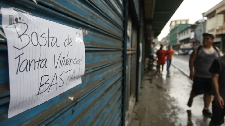 Cierre programado de comercios es por el asesinato de cuatro personas