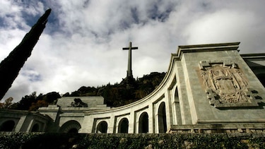 Empieza inspección de mausoleo de Franco para preparar exhumaciones de víctimas