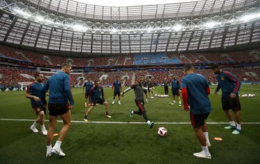 Una España muy cuestionada se topa con la anfitriona Rusia