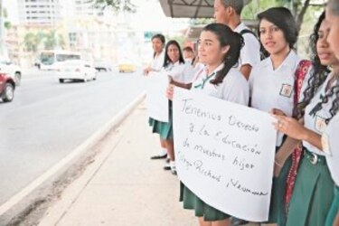 Exigen derecho a la educación