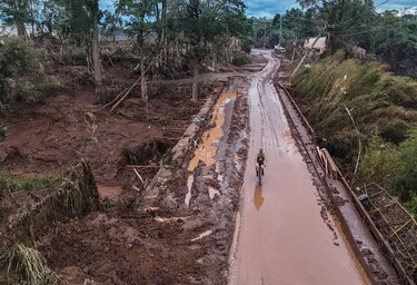 Suben a 108 los muertos y a 136 los desaparecidos por las inundaciones en el sur de Brasil