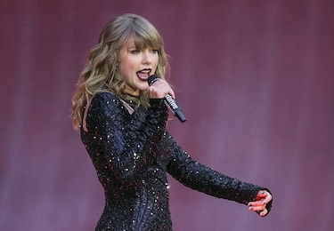 Taylor Swift y Cardi B, listas para los American Music Awards