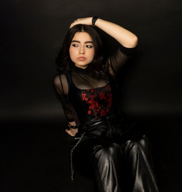 ‘Dopamine’, lo nuevo de la cantante y compositora panameña Sofía Lovag