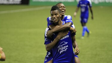 Árabe Unido pegó primero y demostró por qué es el campeón