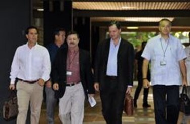 La paz generará recursos para sufragar el postconflicto, dice ministro de Hacienda