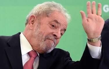 Lula, acorralado, contraataca y denuncia acoso judicial
