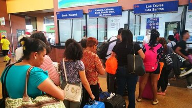 Comienza el éxodo de los panameños desde la Gran Terminal de Albrook hacia el interior
