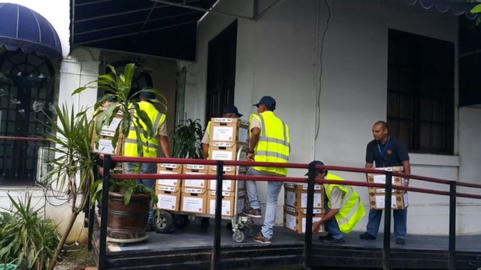 Contralor entrega a la procuradora el resultado de 186 auditorías a juntas comunales y municipios