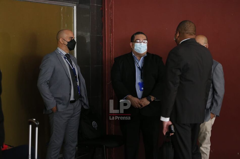 Pinchazos: leen más correos interceptados; la defensa cuestiona páginas ilegibles