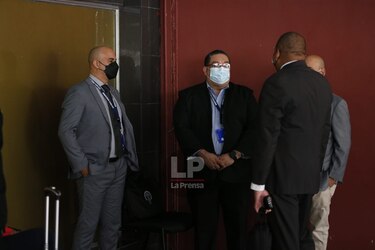 Pinchazos: leen más correos interceptados; la defensa cuestiona páginas ilegibles