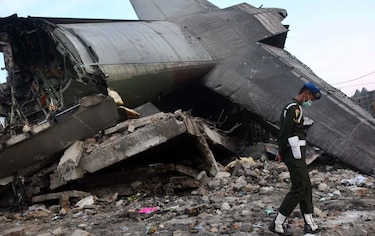 Indonesia evaluará sus aviones militares tras el accidente de Medan
