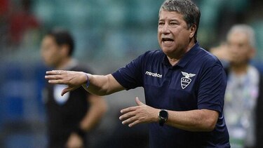 Polémica en selección ecuatoriana, jugador afirma que Bolillo Gómez lo expulsó