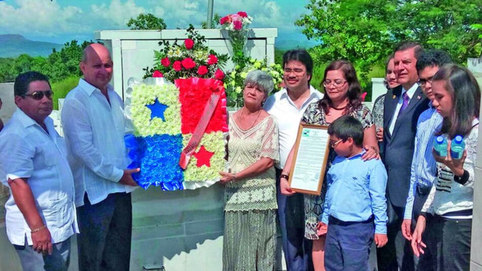 Honran a patriotas que dejaron huellas