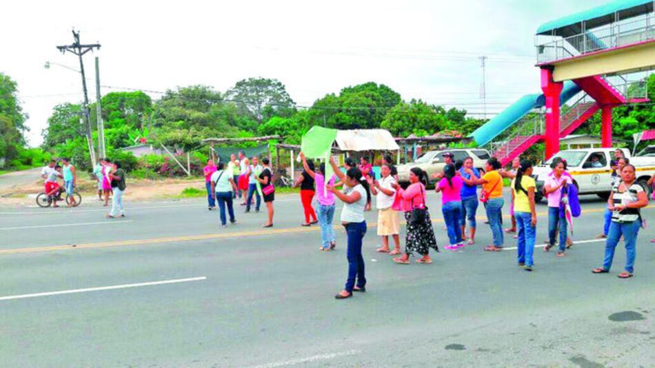 Antoneros exigen reparación de escuela