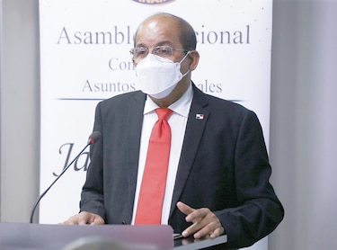 Francisco Vigil y su doble salario: ‘Trabajar sábado y domingo no es fácil’