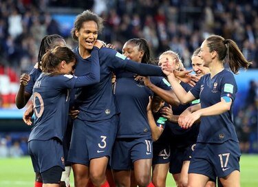 FIFA desbloqueará 500 millones de dólares de sus reservas para el fútbol femenino