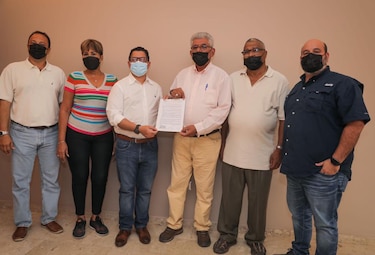 Cuco y administración Cortizo firman compromiso para suspender paro general en Colón