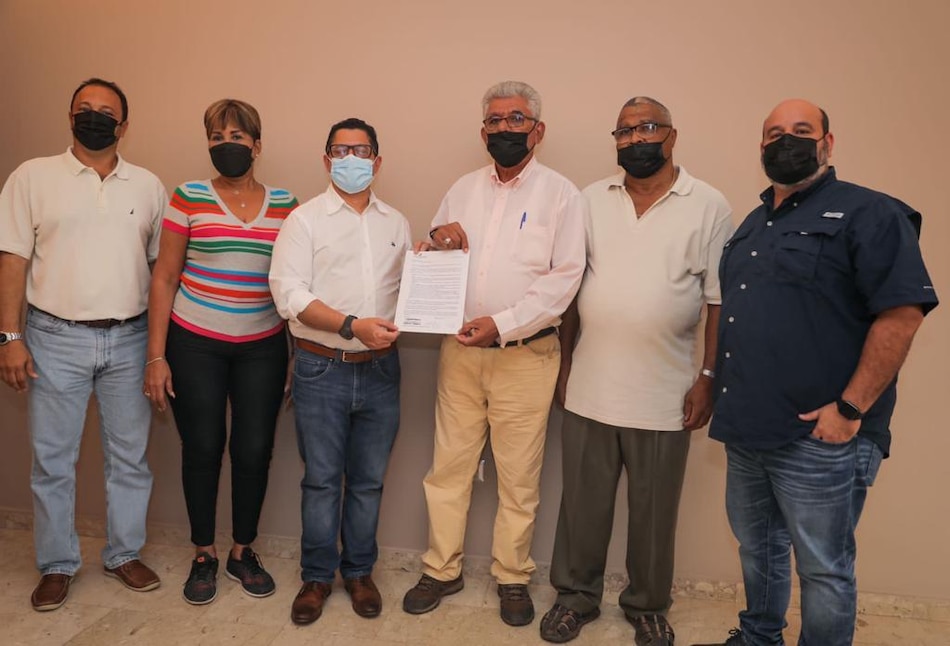 Cuco y administración Cortizo firman compromiso para suspender paro general en Colón