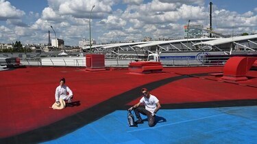 Artistas franceses crean en París el mayor mural de arte urbano de Europa