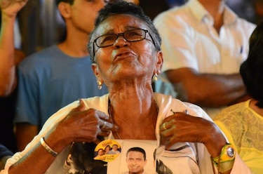 Miles de personas prestan últimos homenajes al candidato brasileño Eduardo Campos