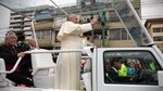 ‘Les doy mi bendición y no voy a cobrar nada’, bromea el Papa