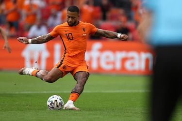 El Barcelona ficha al delantero holandés Memphis Depay hasta 2023