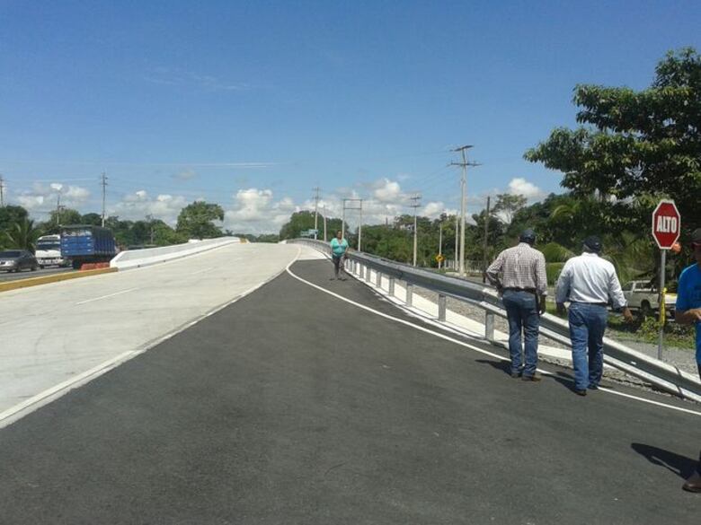 Coordinadora de Bugaba protesta en medio de inauguración de un puente