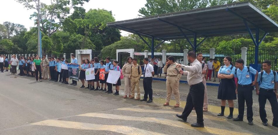 Tonosieños salen a protestar; se oponen a la minería metálica en cerro Quema 