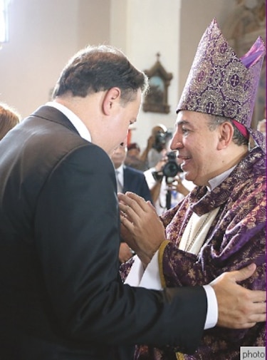 Gobierno dona millones de dólares a la Iglesia católica