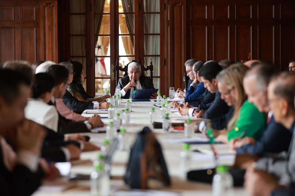 Navarro alertó sobre riesgo ambiental en la zona de la mina de cobre; Mulino pidió a su equipo estar preparado