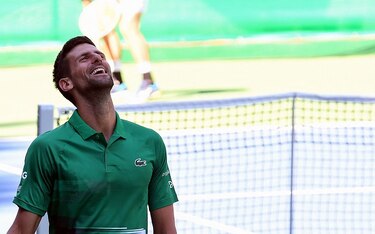 Novak Djokovic inaugura terrenos de tenis al lado de la ‘pirámide bosnia’