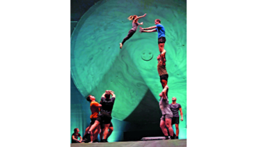 ‘Rock’ acrobático con el Cirque du Soleil