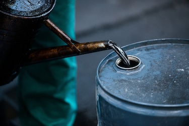 Precios del petróleo debilitados por el coronavirus