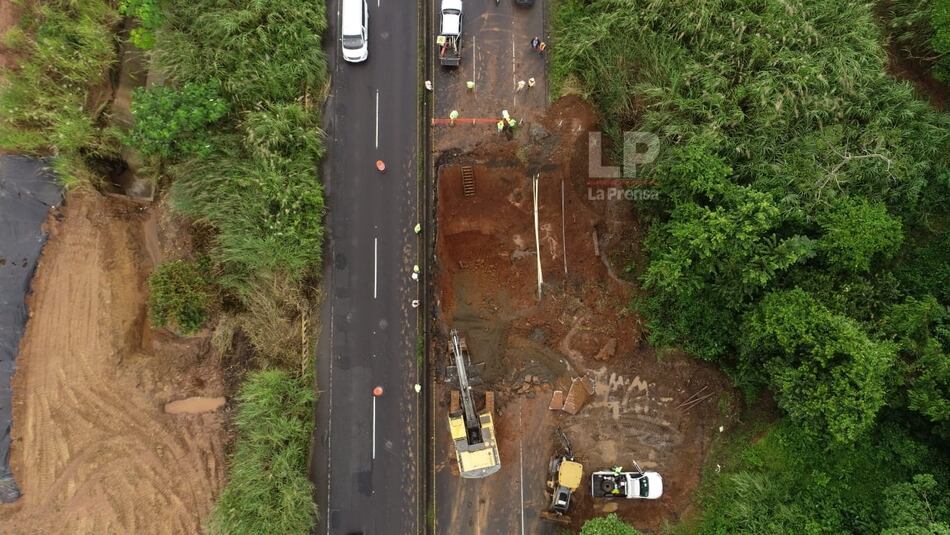Reemplazan tuberías en Loma Cová; obras de reparación culminarían el sábado