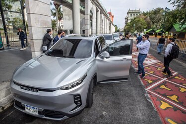 Una caravana de vehículos eléctricos salió de Guatemala y llegó a Panamá