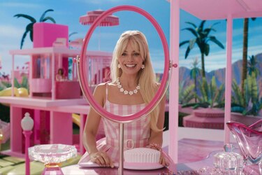 ‘Barbie’ se convierte en la película más taquillera de la historia de Warner Bros.
