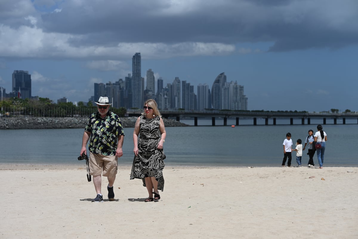 Playa Prieta en el Casco Antiguo es renombrada como playa Las Garzas
