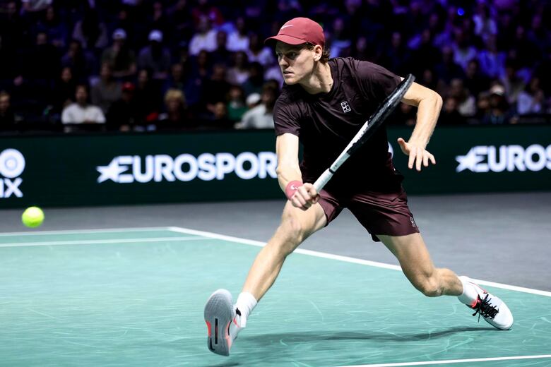 Sinner brilla en París y avanza con paso firme