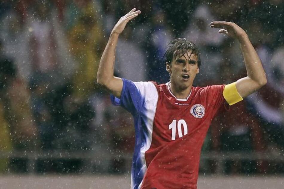Costarricense Bryan Ruiz se marcha cedido al PSV