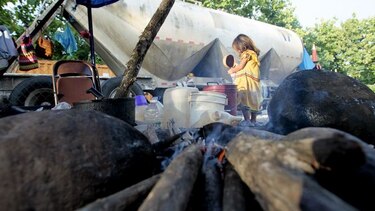 Indígenas siguen en vigilia; esperan al Presidente