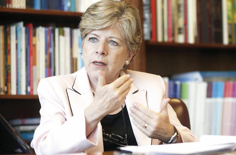 Desempleo y pobreza, males de la región: Bárcena