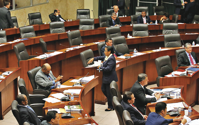 Niegan citar a director de Unidad de Bienes Revertidos y a ministro del MEF