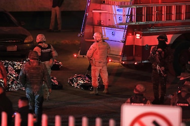México sube a 40 los muertos por incendio en centro migratorio