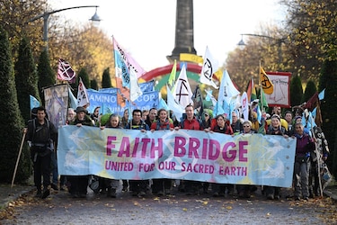 Cientos de defensores del clima se reúnen en Glasgow en vísperas de la COP26
