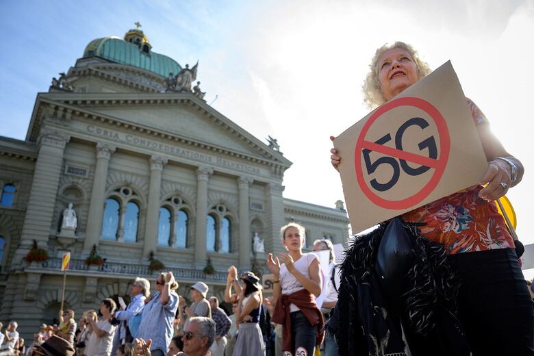 Miles de personas protestan en Suiza contra la implantación del 5G