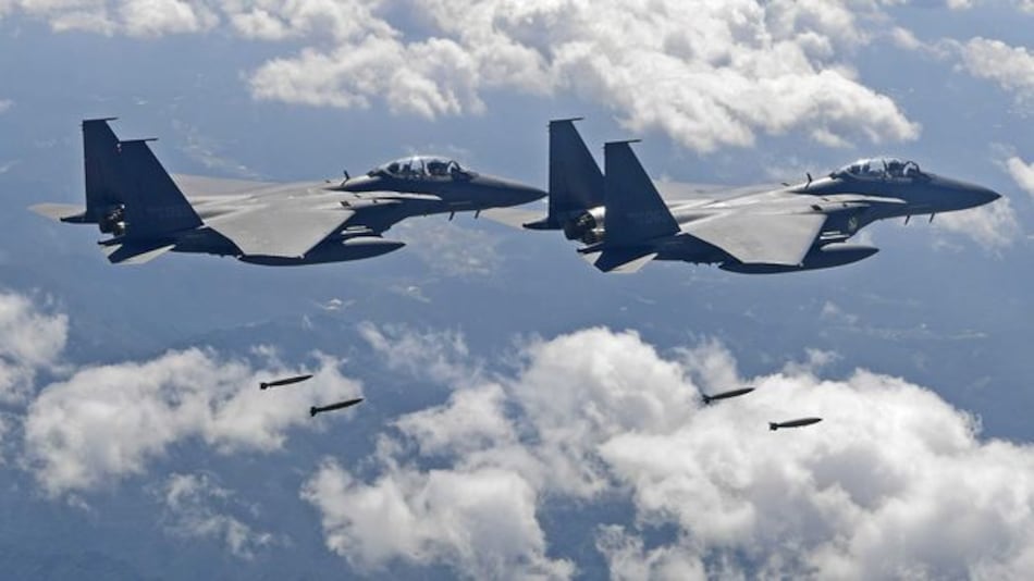 Estados Unidos sobrevuela la península de Corea con potentes aviones