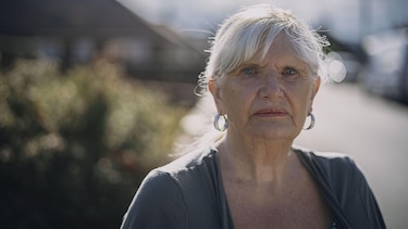 "Me dijeron que jamás lo volvería a ver": las más de 250.000 solteras que fueron forzadas a dar sus hijos en adopción a mediados del siglo pasado en Reino Unido
