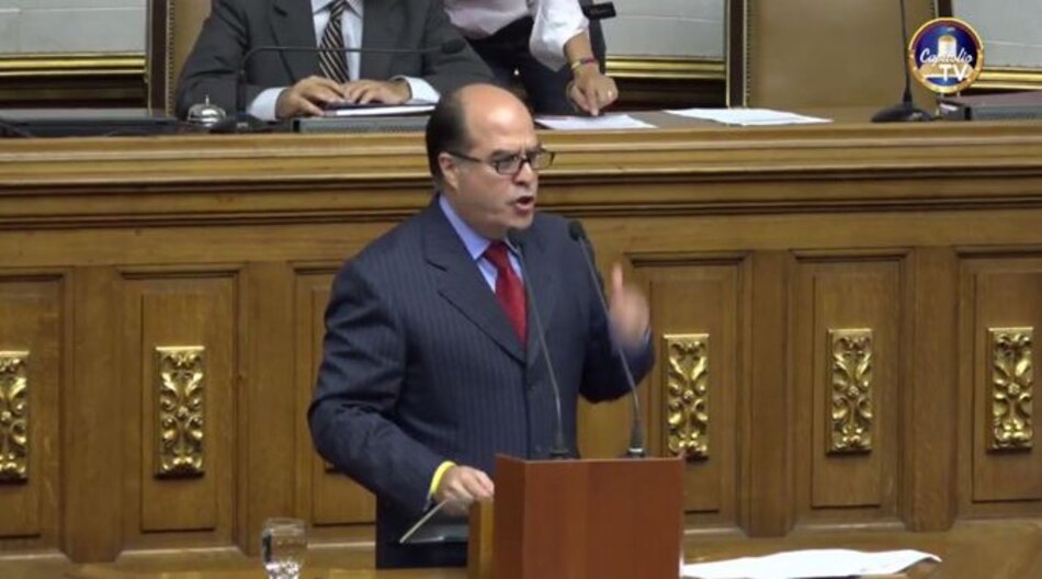 Diputados en Venezuela postergan debate sobre juicio político a Maduro