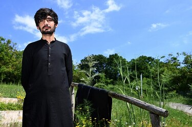 Los migrantes salvados del mar que caen en el olvido en Europa